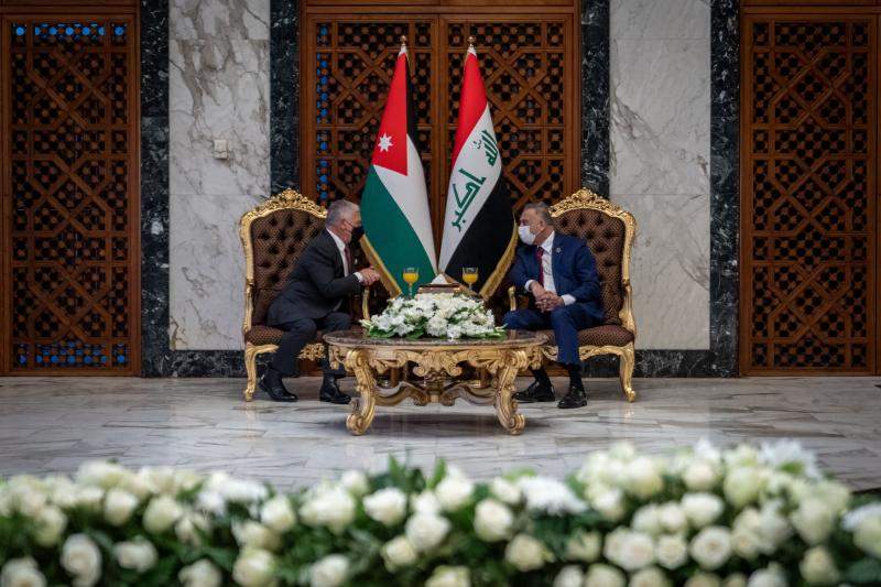 الملك عبدالله الثاني ورئيس مجلس الوزراء العراقي مصطفى الكاظمي في مطار بغداد الدولي الملك عبدالله الثاني ورئيس مجلس الوزراء العراقي مصطفى الكاظمي في مطار بغداد الدولي