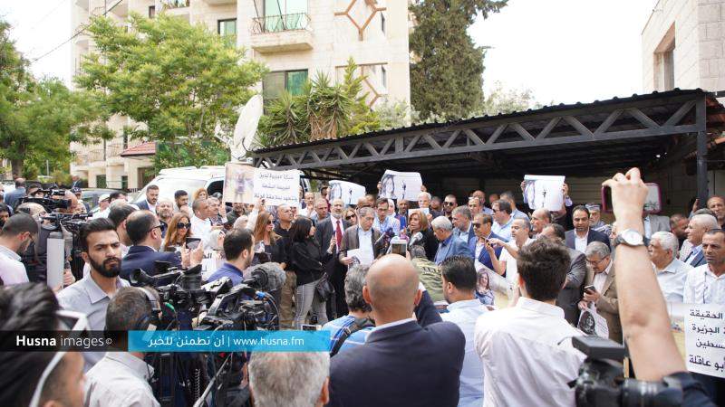وقفة احتجاجية استنكارا لاغتيال مراسلة قناة الجزيرة شيرين أبو عاقلة وقفة احتجاجية استنكارا لاغتيال مراسلة قناة الجزيرة شيرين أبو عاقلة