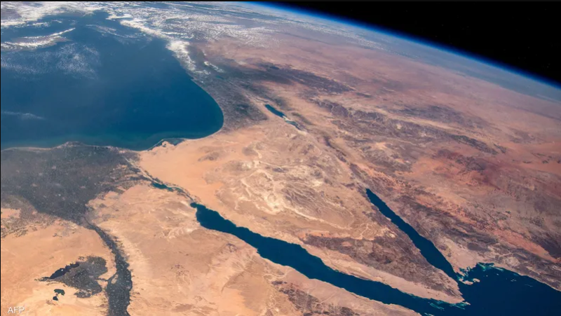 صورة من الفضاء لشبه جزيرة سيناء والبحر الأحمر وقناة السويس التقطت عام 1991 صورة من الفضاء لشبه جزيرة سيناء والبحر الأحمر وقناة السويس التقطت عام 1991