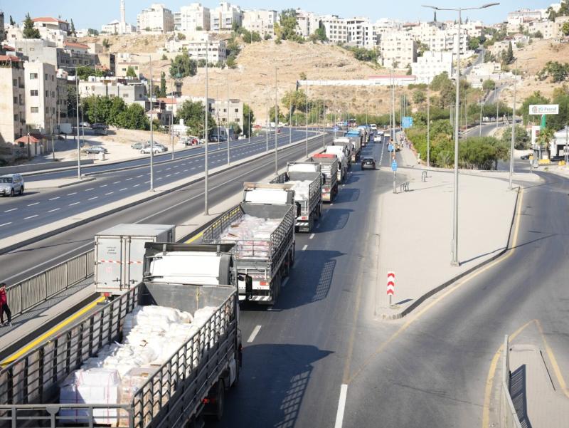 عدد من الشاحنات المتوجهة إلى قطاع غزة في منطقة وسط البلد عدد من الشاحنات المتوجهة إلى قطاع غزة في منطقة وسط البلد 4/8/2025 | المصدر: الهيئة الخيرية الهاشمية