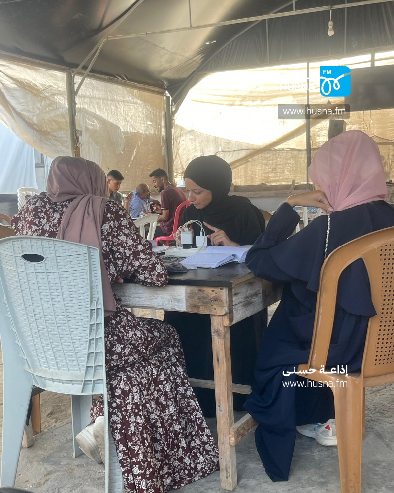 طالبات غزيات خلال تقديم امتحان توجيهي في مقهى.png طالبات غزيات خلال تقديم امتحان توجيهي في مقهى.png