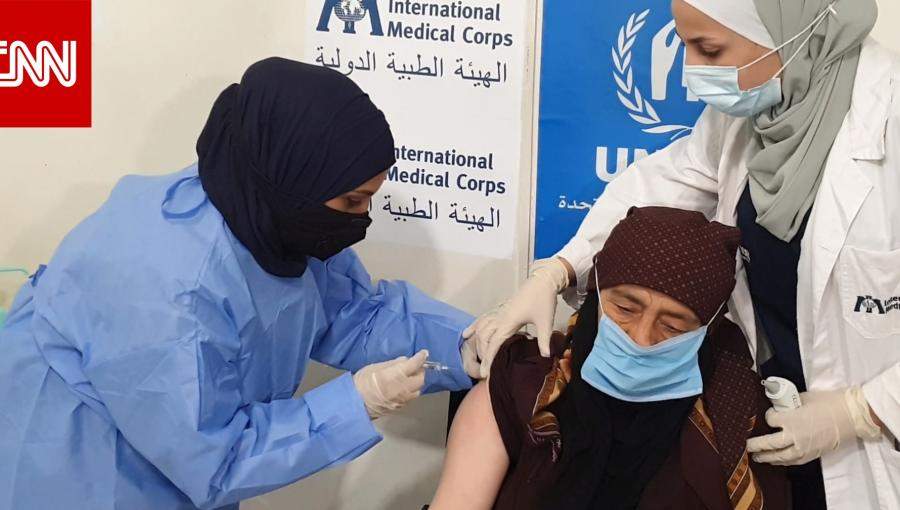 لأجئة سورية تتلقى اللقاح المضاد لكورونا- شبكة CNN الإخبارية لأجئة سورية تتلقى اللقاح المضاد لكورونا- شبكة CNN الإخبارية