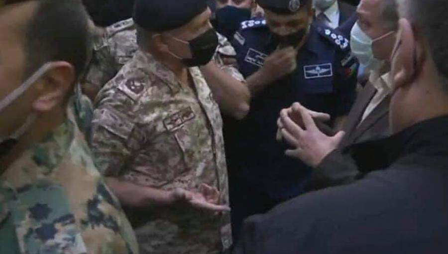 صورة للملك أثناء زيارته مستشفى السلط الجديد اليوم صورة للملك أثناء زيارته مستشفى السلط الجديد اليوم
