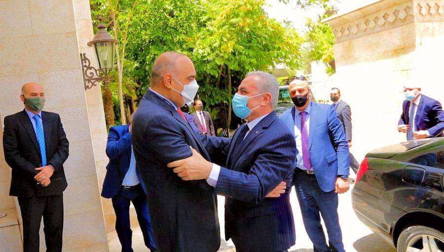 رئيس الوزراء د. بشر الخصاونة يستقبل نظيره الفلسطيني محمد اشتية في عمّان 31 أيار 2021 رئيس الوزراء د. بشر الخصاونة يستقبل نظيره الفلسطيني محمد اشتية في عمّان 31 أيار 2021