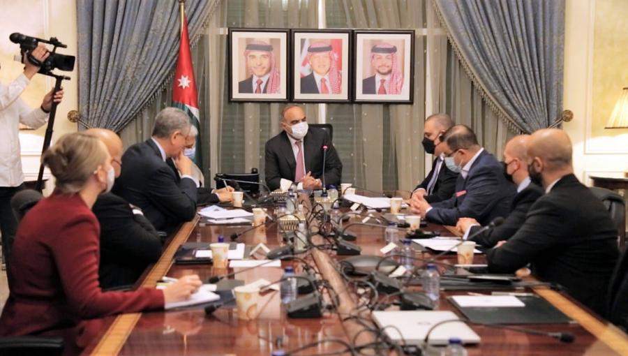 صورة للقاء الحكومة اليوم الثلاثاء مع أعضاء من البنك الدولي