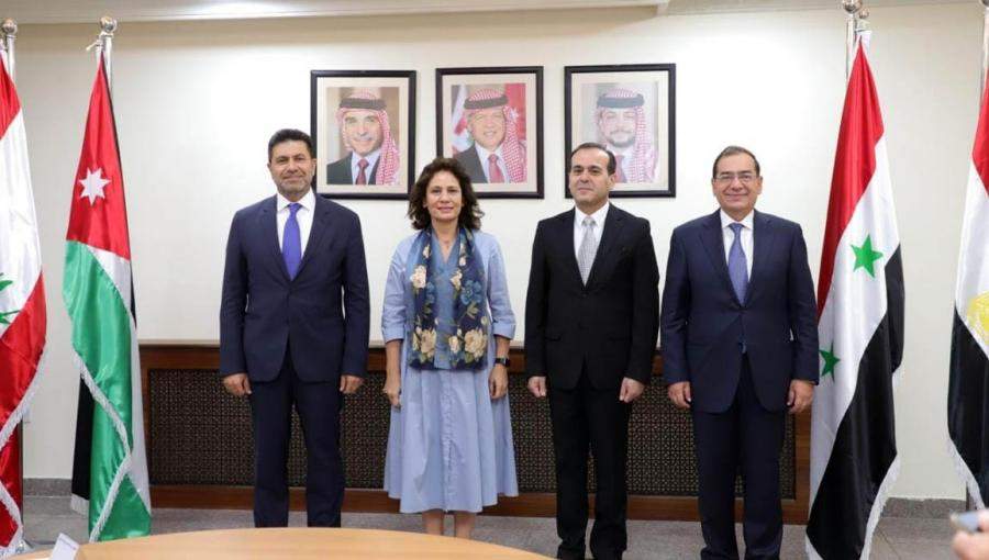 وزيرة الطاقة هالة زواتي قبيل اجتماع مع نظرائها من مصر وسوريا ولبنان-عمان 8 أيلول 2021 وزيرة الطاقة هالة زواتي قبيل اجتماع مع نظرائها من مصر وسوريا ولبنان-عمان 8 أيلول 2021