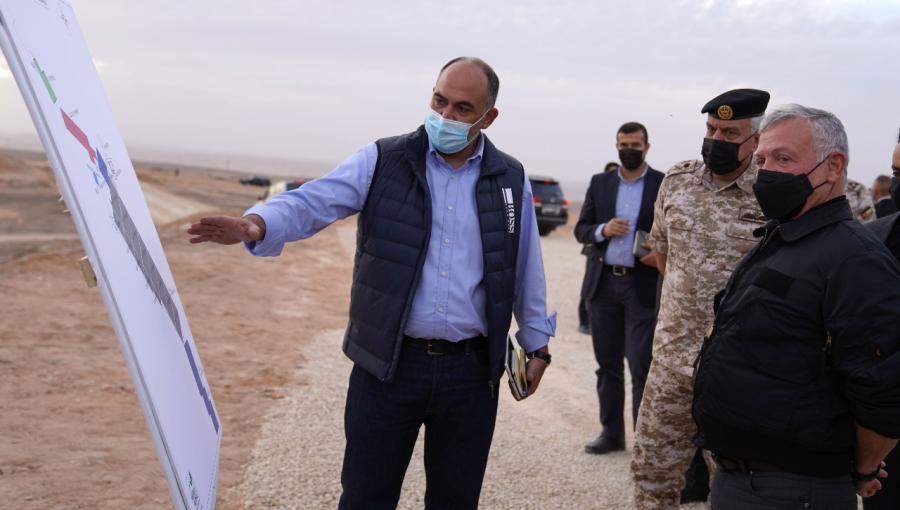 الملك خلال زيارته منطقة الغمر الملك خلال زيارته منطقة الغمر