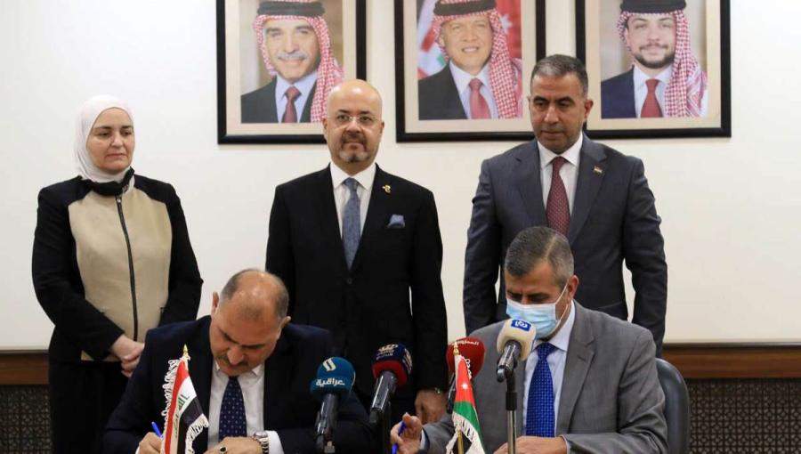 وزير الطاقة صالح الخرابشة ونظيره العراقي منهل الخباز- توقيع بروتوكول تعاون في مجالي الجيولوجيا والتعدين-عمان 16 كانون اول 2021 وزير الطاقة صالح الخرابشة ونظيره العراقي منهل الخباز- توقيع بروتوكول تعاون في مجالي الجيولوجيا والتعدين-عمان 16 كانون اول 2021