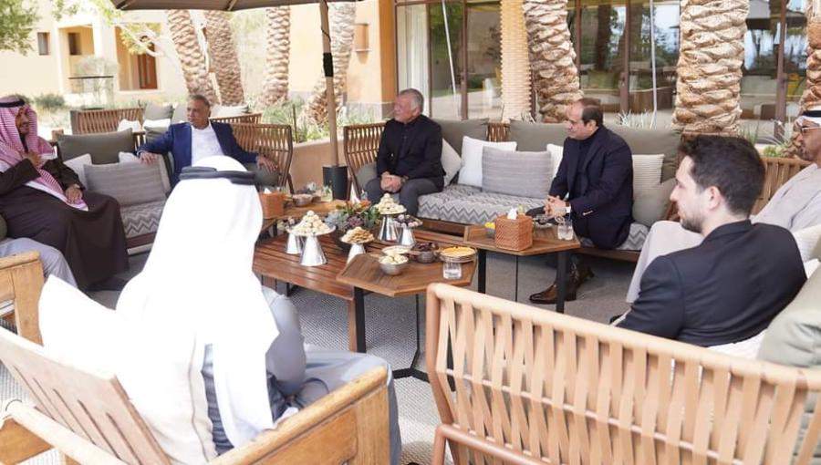 الكاظمي وبن زايد وعبد الله الثاني والسيسي، العقبة جنوبي الأردن، 25 آذار/مارس 2022 (تلفزيون المملكة) الكاظمي وبن زايد وعبد الله الثاني والسيسي، العقبة جنوبي الأردن، 25 آذار/مارس 2022 (تلفزيون المملكة)