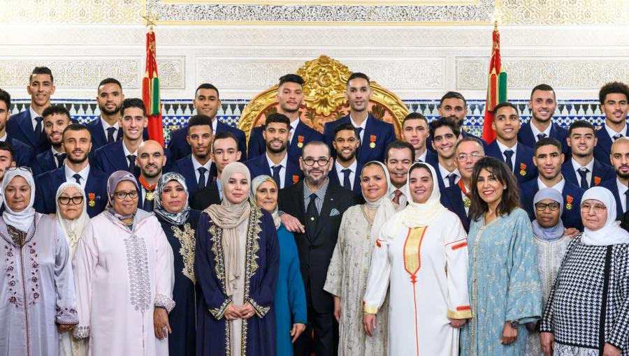 تكريم منتخب المغرب مع أمهاتهم تكريم منتخب المغرب مع أمهاتهم