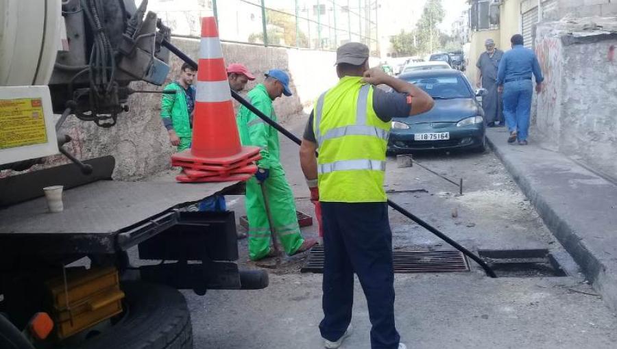 شبكات تصريف صورة أرشيفية لأعمال صيانة لشبكات التصريف