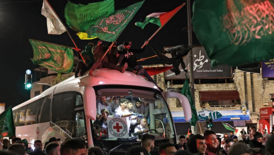 من استقبال الأسرى الفلسطينيين في الضفة الغربية من استقبال الأسرى الفلسطينيين في الضفة الغربية - 26 تشرين الثاني 2023