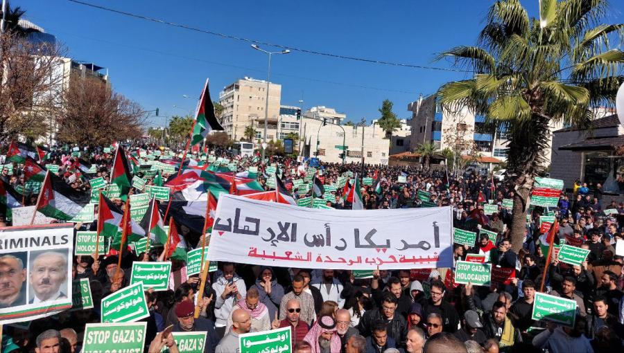 أردنيون في مسيرة رافضة للعدوان الإسرائيلي على غزة في محيط السفارة الأمريكية في عمان أردنيون في مسيرة رافضة للعدوان الإسرائيلي على غزة في محيط السفارة الأمريكية في عمان 15/12/2023