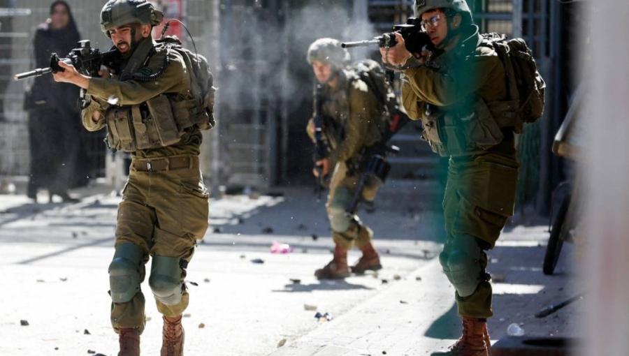 صورة أرشيفية لجنود الاحتلال خلال اقتحامهم إحدى مناطق الضفة الغربية | المصدر: شبكة قدس الإخبارية صورة أرشيفية لجنود الاحتلال خلال اقتحامهم إحدى مناطق الضفة الغربية | المصدر: شبكة قدس الإخبارية
