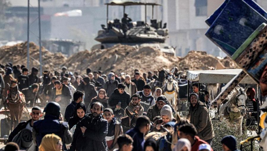 دبابات الاحتلال تجبر فلسطينيين على النزوح من خانيونس جنوبي قطاع غزة دبابات الاحتلال تجبر فلسطينيين على النزوح من خانيونس جنوبي قطاع غزة 31/1/2024 | المصدر: وكالة الصحافة الفرنسية