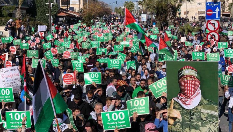 أردنيون يتظاهرون في محيط السفارة الأمريكية في عمان أردنيون يتظاهرون في محيط السفارة الأمريكية في عمان 19/1/2024