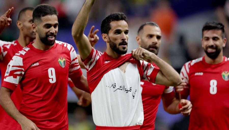 اللاعب محمود مرضي يحتفل بتسجيل هدف في مرمى ماليزيا بعبارة: هي قضية الشرفاء اللاعب محمود مرضي يحتفل بتسجيل هدف في مرمى ماليزيا بعبارة: هي قضية الشرفاء 15/1/2024 | المصدر: الاتحاد الأردني لكرة القدم