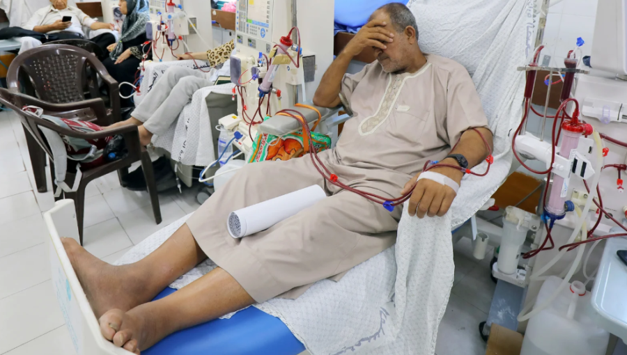 مريض كلى من قطاع غزة خلال جلسة الغسيل مريض كلى من قطاع غزة خلال جلسة الغسيل | أرشيفية
