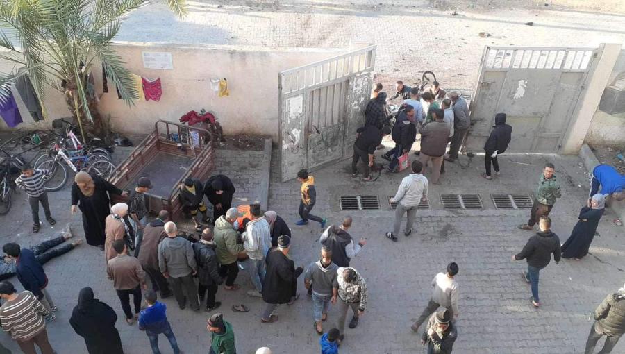 لحظة وصول 3 شهداء إلى مستشفى غزة الأوروبي جراء قصف قرب مدرسة طيبة في بلدة عبسان الكبيرة شرقي مدينة خانيونس لحظة وصول 3 شهداء إلى مستشفى غزة الأوروبي جراء قصف قرب مدرسة طيبة في بلدة عبسان الكبيرة شرقي مدينة خانيونس 15/1/2024 | المصدر: وكالة شهاب للأنباء