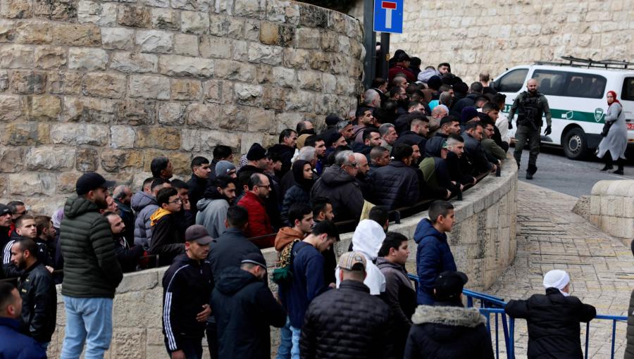 فلسطينيون يريدون الدخول إلى المسجد الأقصى لأداء صلاة الجمعة والاحتلال يعيقهم فلسطينيون يريدون الدخول إلى المسجد الأقصى لأداء صلاة الجمعة والاحتلال يعيقهم 16/2/2024 | المصدر: رويترز