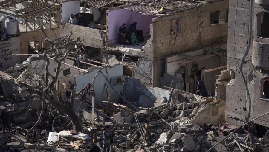 مبان مدمرة في رفح بقطاع غزة إثر قصف الاحتلال الإسرائيلي مبان مدمرة في رفح بقطاع غزة إثر قصف الاحتلال الإسرائيلي | المصدر: أسوشييتد برس
