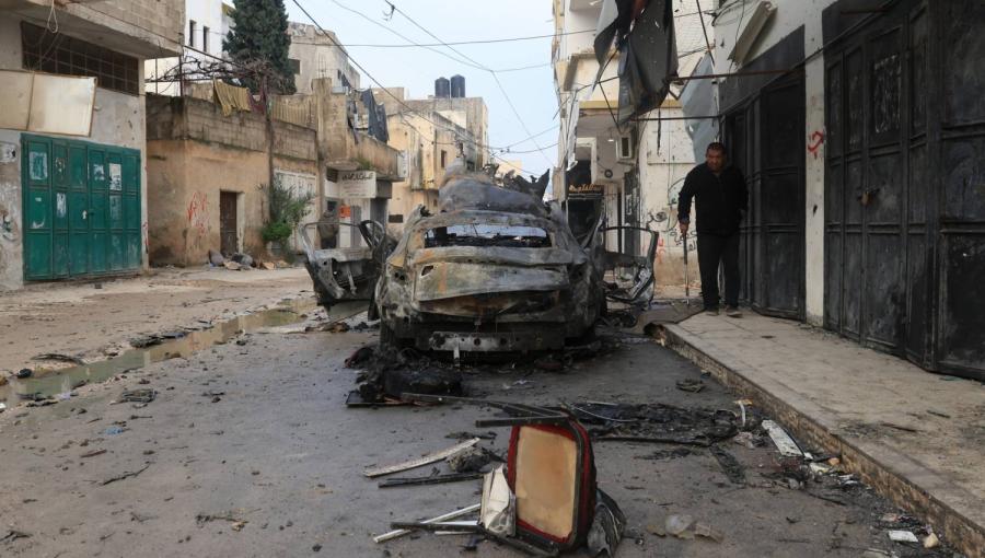 سيارة حطمها جيش الاحتلال الإسرائيلي في أحد شوارع جنين في الضفة الغربية سيارة حطمها جيش الاحتلال الإسرائيلي في أحد شوارع جنين في الضفة الغربية | المصدر: الوكالة الأوروبية للصور الصحفية