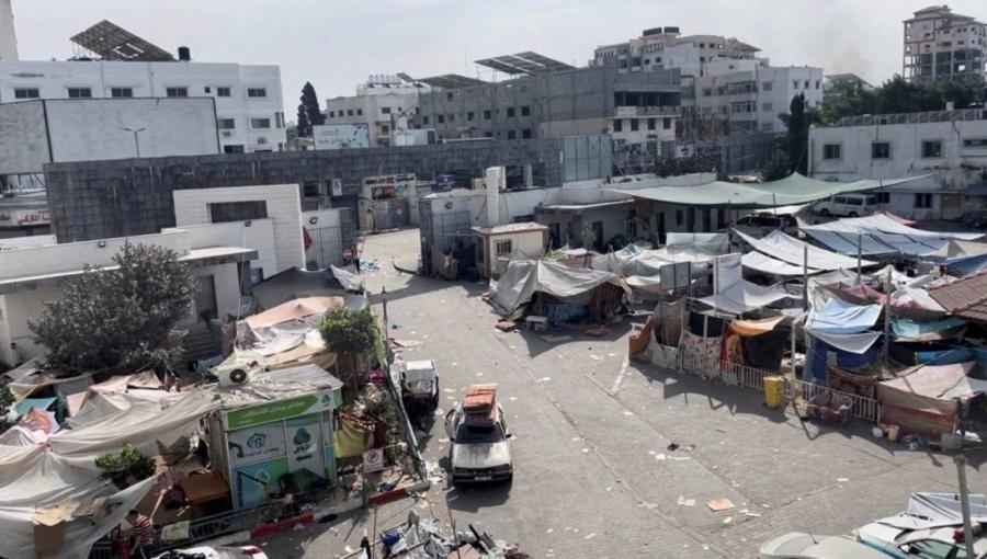 الباحة الخارجية من مجمع الشفاء الطبي في قطاع غزة الباحة الخارجية من مجمع الشفاء الطبي في قطاع غزة | المصدر: رويترز