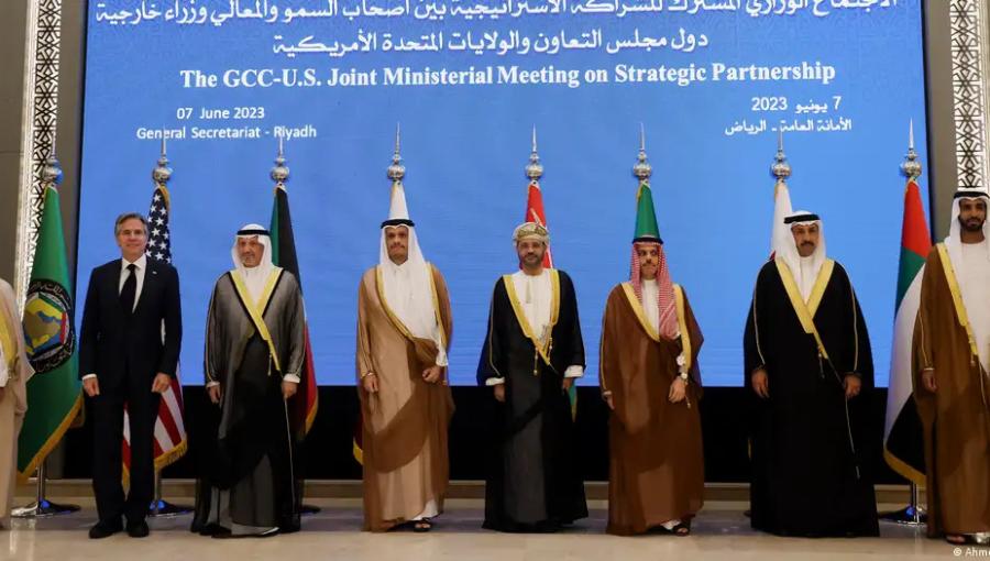 بلينكن خلال اجتماع وزاري مع وزراء خارجية دول مجلس التعاون الخليجي بلينكن خلال اجتماع وزاري مع وزراء خارجية دول مجلس التعاون الخليجي الرياض 29/4/2024
