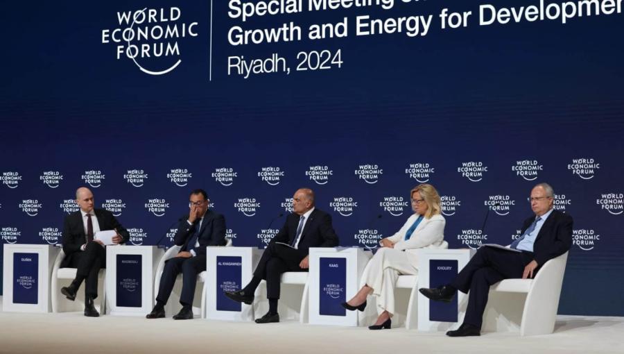 الخصاونة خلال جلسة حوارية حول الأوضاع في غزة على هامش منتدى الاقتصاد العالمي الرياض الخصاونة خلال جلسة حوارية حول الأوضاع في غزة على هامش منتدى الاقتصاد العالمي الرياض 29/4/2024 | المصدر: رئاسة الوزراء