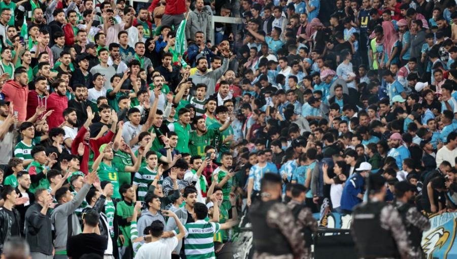 صورة لجماهير الفيصلي والوحدات في مباراة دوري المحترفين لكرة القدم صورة لجماهير الفيصلي والوحدات في مباراة دوري المحترفين لكرة القدم 31/3/2024 | المصدر: قناة المملكة