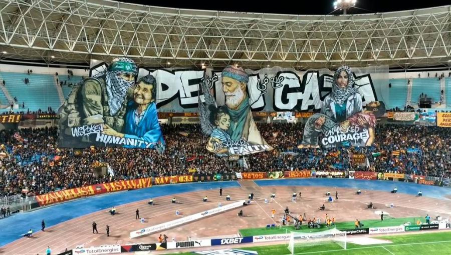 لوحات عرضها جمهور الترجي التونسي تساند المقاومة في غزة لوحات عرضها جمهور الترجي التونسي تساند المقاومة في غزة في مباراة للترجي أمام الأهلي المصري 18/5/2024