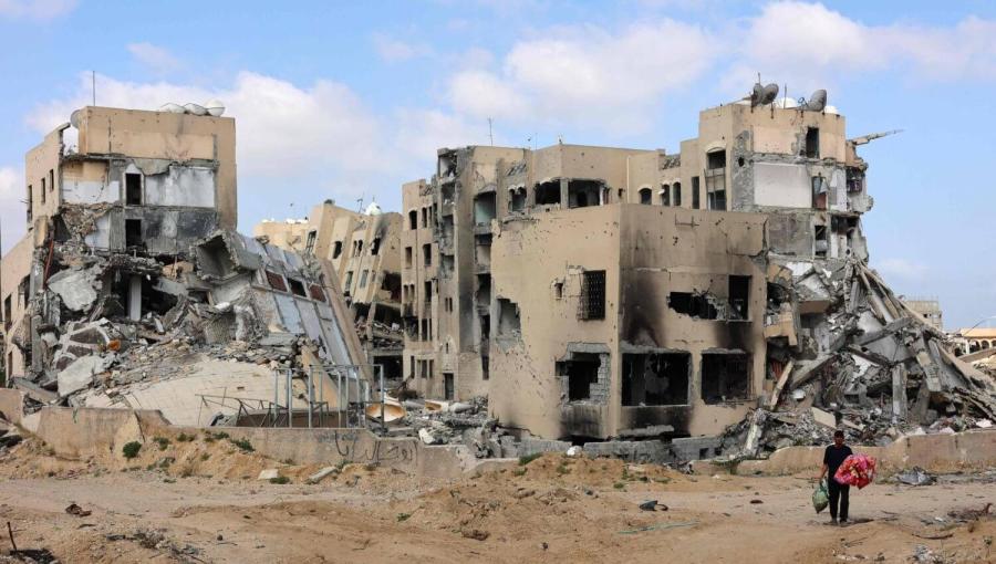 عمارات سكنية قصفها الاحتلال في منطقة بيت لاهيا شمال قطاع غزة عمارات سكنية قصفها الاحتلال في منطقة بيت لاهيا شمال قطاع غزة | المصدر: وكالة الأنباء الفرنسية