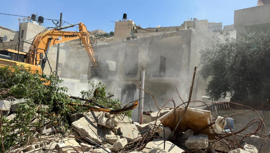 آليات الاحتلال تهدم منزلا في جلبون شرق جنين آليات الاحتلال تهدم منزلا في جلبون شرق جنين 3/6/2024