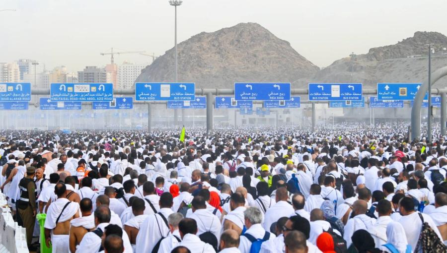 حجاج بيت الله الحرام في طريقهم لرمي الجمرات في أول أيام عيد الأضحى المبارك حجاج بيت الله الحرام في طريقهم لرمي الجمرات في أول أيام عيد الأضحى المبارك 16/6/2024 | المصدر: الوكالة الأوروبية للصور الصحفية