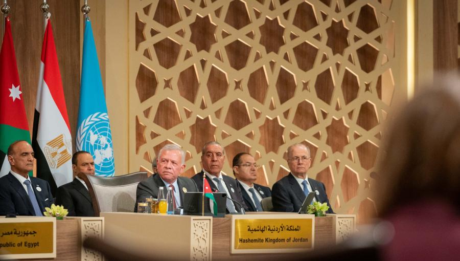 الملك عبد الله الثاني خلال مؤتمر الاستجابة الإنسانية الطارئة في غزة الملك عبد الله الثاني خلال مؤتمر الاستجابة الإنسانية الطارئة في غزة الذي عقد في منطقة البحر الميت 11/6/2024 | المصدر: رئاسة الوزراء