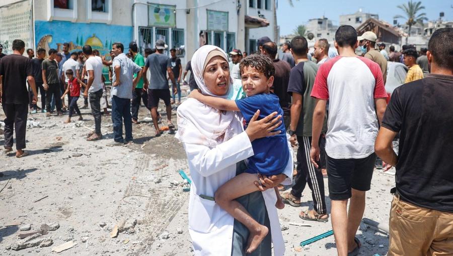 فلسطينيون يتفقدون الأضرار الناجمة بعد غارة إسرائيلية على مدرسة تؤوي نازحين بدير البلح فلسطينيون يتفقدون الأضرار الناجمة بعد غارة إسرائيلية على مدرسة تؤوي نازحين بدير البلح 27/7/2024 | المصدر: وكالة الأنباء الفرنسية