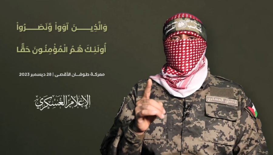 أبو عبيدة في كلمة مسجلة بتاريخ 28-12-2023 أبو عبيدة في كلمة مسجلة بتاريخ 28-12-2023 بجانبه آية: "والذين آووا ونصروا أولئك هم المؤمنون حقا"