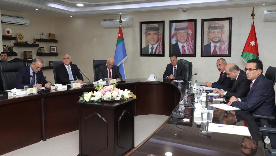 اجتماع وزير الداخلية مازن الفراية مع رئيس مجلس مفوضي الهيئة المستقلة للانتخاب موسى المعايطة اجتماع وزير الداخلية مازن الفراية مع رئيس مجلس مفوضي الهيئة المستقلة للانتخاب موسى المعايطة 14/7/2024