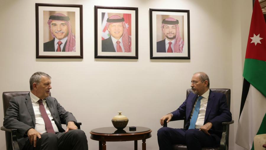 جانب من مباحثات أيمن الصفدي مع فيليب لازاريني جانب من مباحثات أيمن الصفدي مع فيليب لازاريني عمّان 9/7/2024 | المصدر: وزارة الخارجية