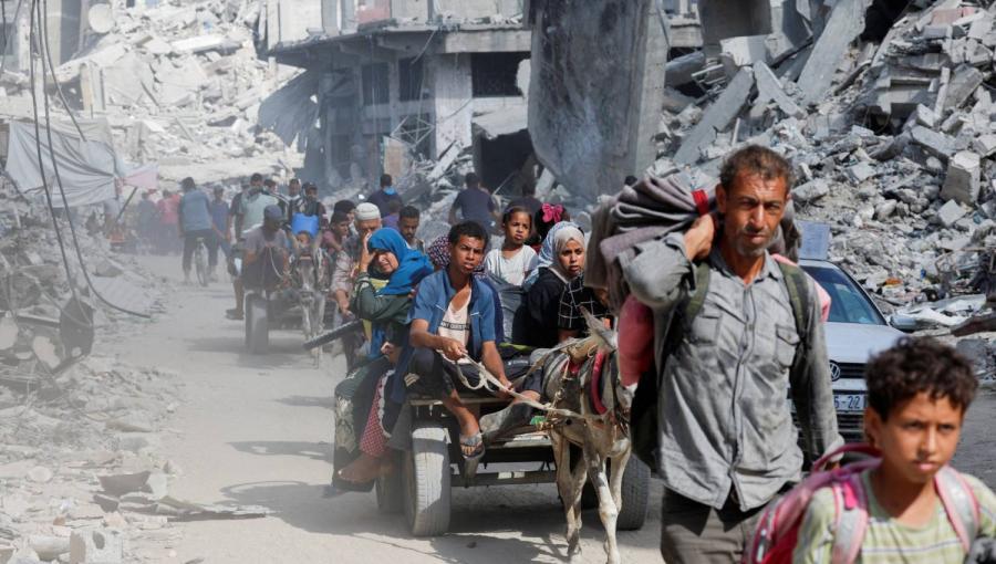 فلسطينيون يعودون إلى منازلهم في خانيونس بعد انسحاب الاحتلال منها وسط دمار هائل فلسطينيون يعودون إلى منازلهم في خانيونس بعد انسحاب الاحتلال منها وسط دمار هائل | المصدر: رويترز