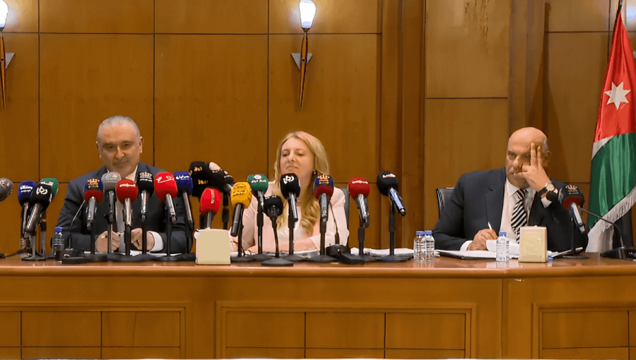 من المؤتمر الصحفي المشترك بين نانسي نمروقة وناصر شريدة وسامح الناصر من المؤتمر الصحفي المشترك بين نانسي نمروقة وناصر شريدة وسامح الناصر 10/7/2024 | المصدر: التلفزيون الأردني