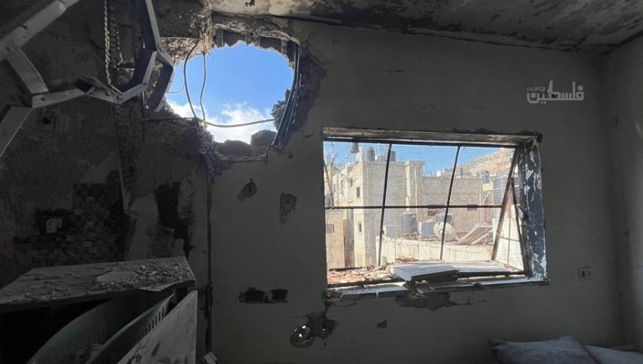 من داخل المنزل الذي حاصره الاحتلال في مخيم بلاطة شرق نابلس من داخل المنزل الذي حاصره الاحتلال في مخيم بلاطة شرق نابلس 27/7/2024 | المصدر: فلسطين بوست