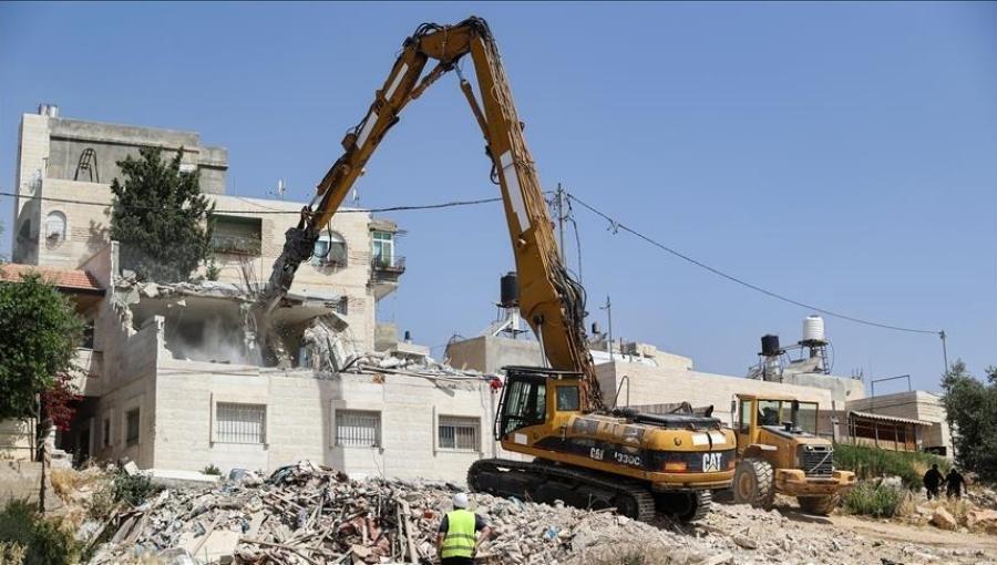 آلية للاحتلال تهدم منزلا في وقت سابق بالضفة الغربية آلية للاحتلال تهدم منزلا في وقت سابق بالضفة الغربية | المصدر: الأناضول