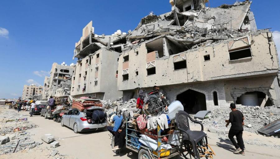 غزيون ينزحون من خانيونس بعد أوامر إسرائيلية بإخلائها غزيون ينزحون من خانيونس بعد أوامر إسرائيلية بإخلائها 11/8/2024 | المصدر: رويترز