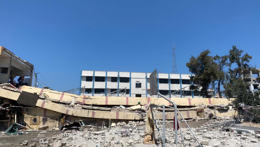 قصف مدرسة مصطفى حافظ مدرسة مصطفى حافظ بمدينة غزة بعد أن قصفها الاحتلال على رؤوس النازحين وارتكب مجزرة مروعة بحقهم