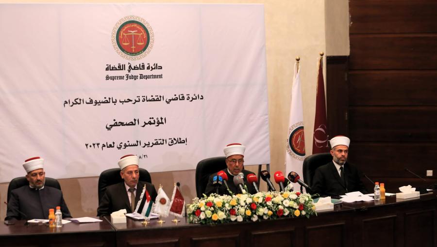 قاضي القضاة عبد الحافظ الربطة خلال مؤتمر صحفي لإعلان مؤشرات أعمال المحاكم الشرعية قاضي القضاة عبد الحافظ الربطة خلال مؤتمر صحفي لإعلان مؤشرات أعمال المحاكم الشرعية 31/8/2024 | المصدر: دائرة قاضي القضاة
