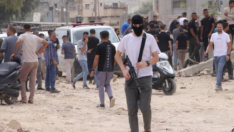 فلسطينيون في جنازة شهداء في مخيم جنين خلال اليوم العاشر من العملية العسكرية الإسرائيلية فلسطينيون في جنازة شهداء في مخيم جنين خلال اليوم العاشر من العملية العسكرية الإسرائيلية | المصدر: الوكالة الأوروبية للصور الصحفية
