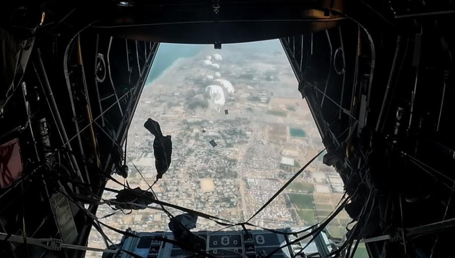 من الإنزال الجوي على قطاع غزة من الإنزال الجوي على قطاع غزة 2/9/2024 |المصدر: إذاعة القوات المسلحة الأردنية