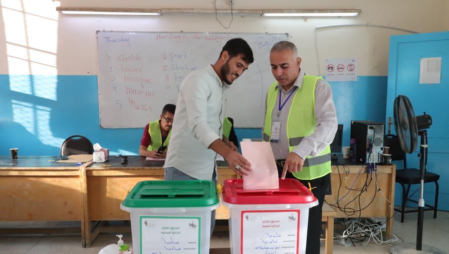 ناخب يدلي بصوته في أحد مراكز الاقتراع في الانتخابات النيابية ناخب يدلي بصوته في أحد مراكز الاقتراع في الانتخابات النيابية 10/9/2024 | المصدر: بترا