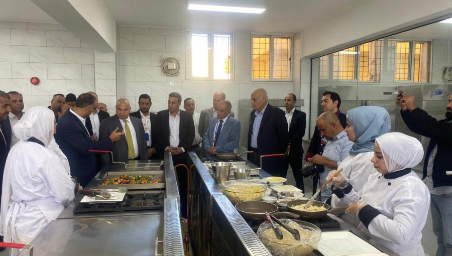 وزير العمل يتفقد تجهيزات أكاديمية فنون الطهي بجرش وزير العمل يتفقد تجهيزات أكاديمية فنون الطهي بجرش 24/10/204 | المصدر: وزارة العمل